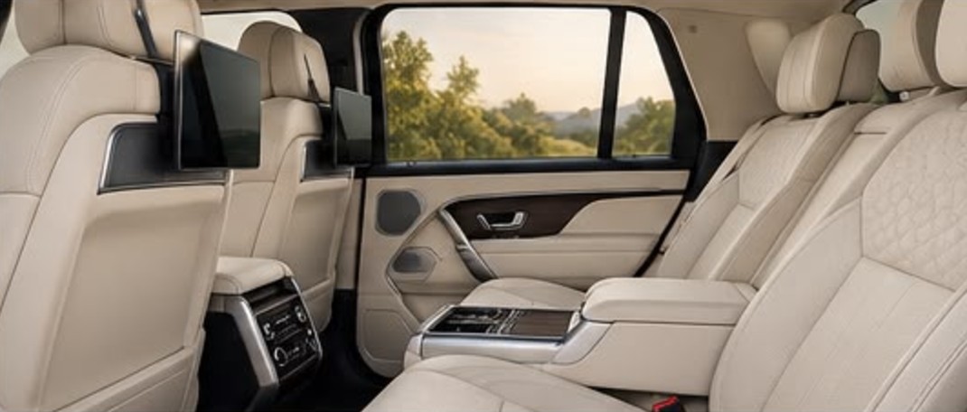 Range Rover P460e Autobiography, rear seats
